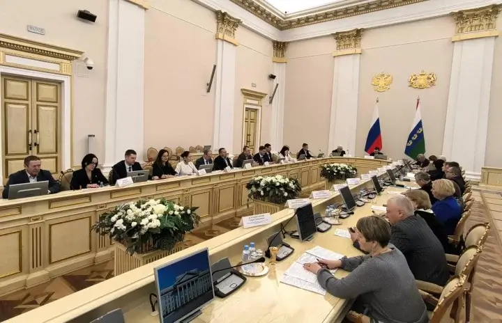 20 марта 2023 года, председатель Тюменской областной организации Профсоюза Ирина Быковская приняла участие в работе заседания областной трехсторонней комиссии по регулированию социально-трудовых отношений.